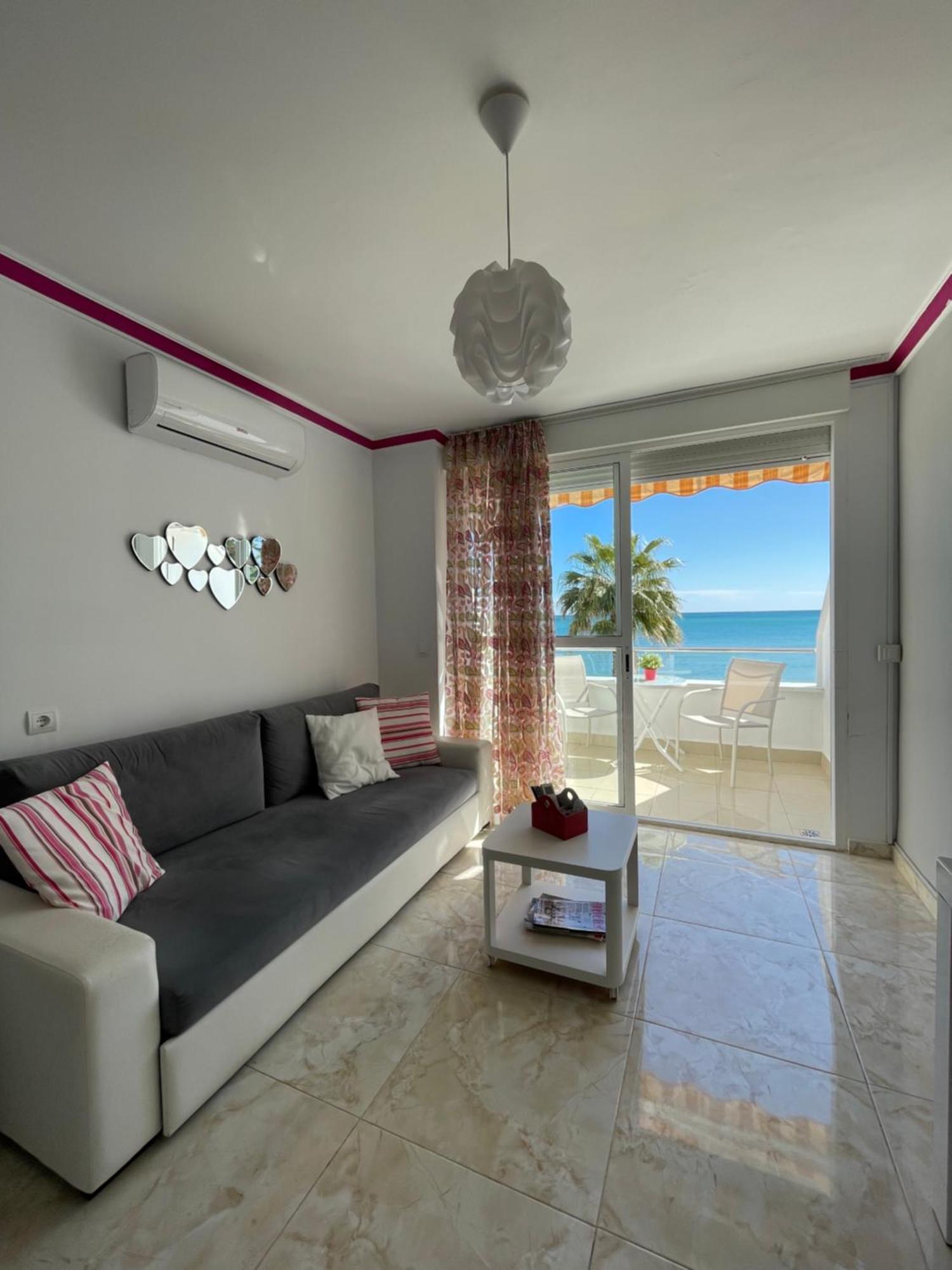 Roca Chica. Studio - First Line Beach Torremolinos Eksteriør billede