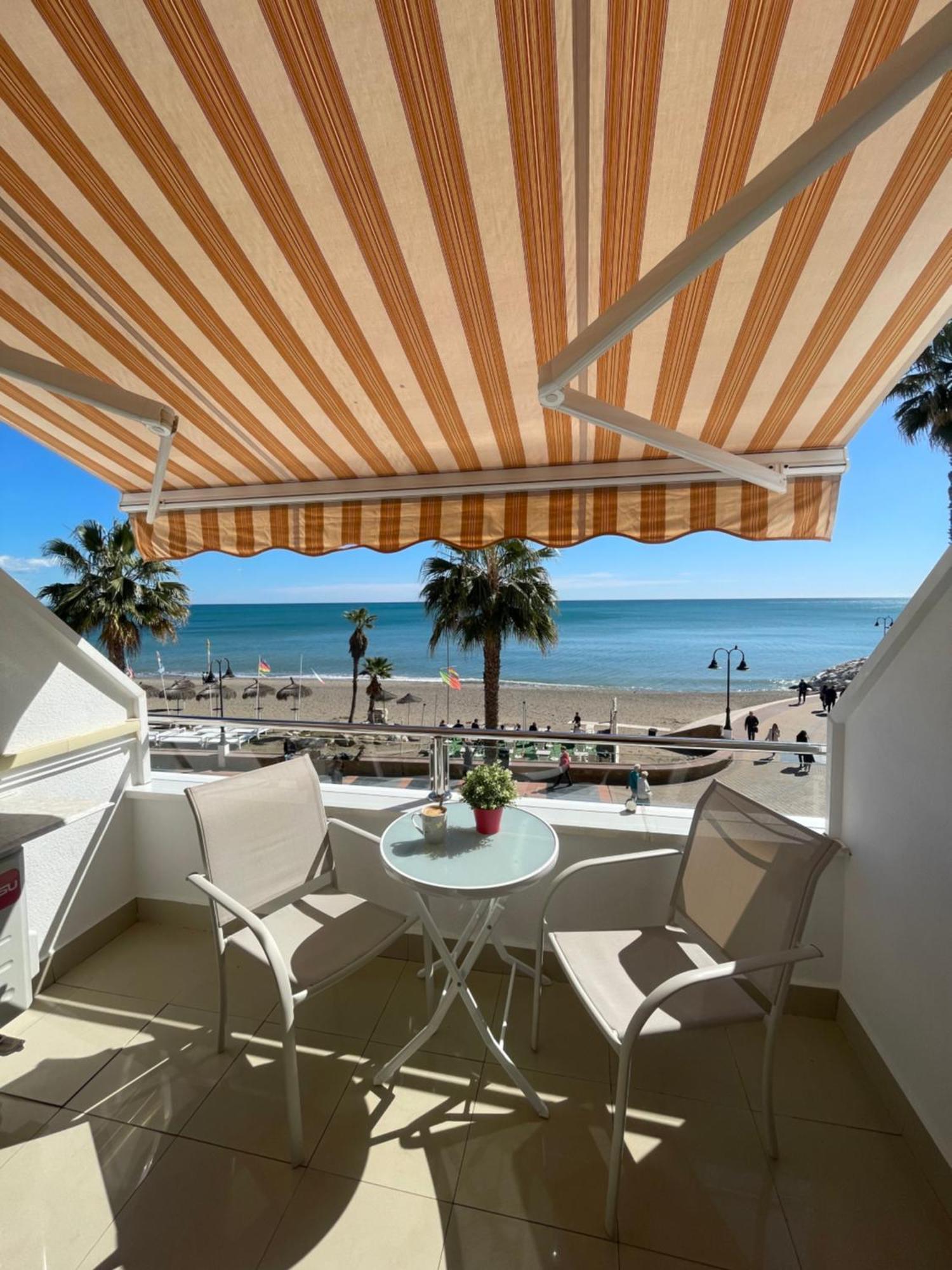 Roca Chica. Studio - First Line Beach Torremolinos Eksteriør billede
