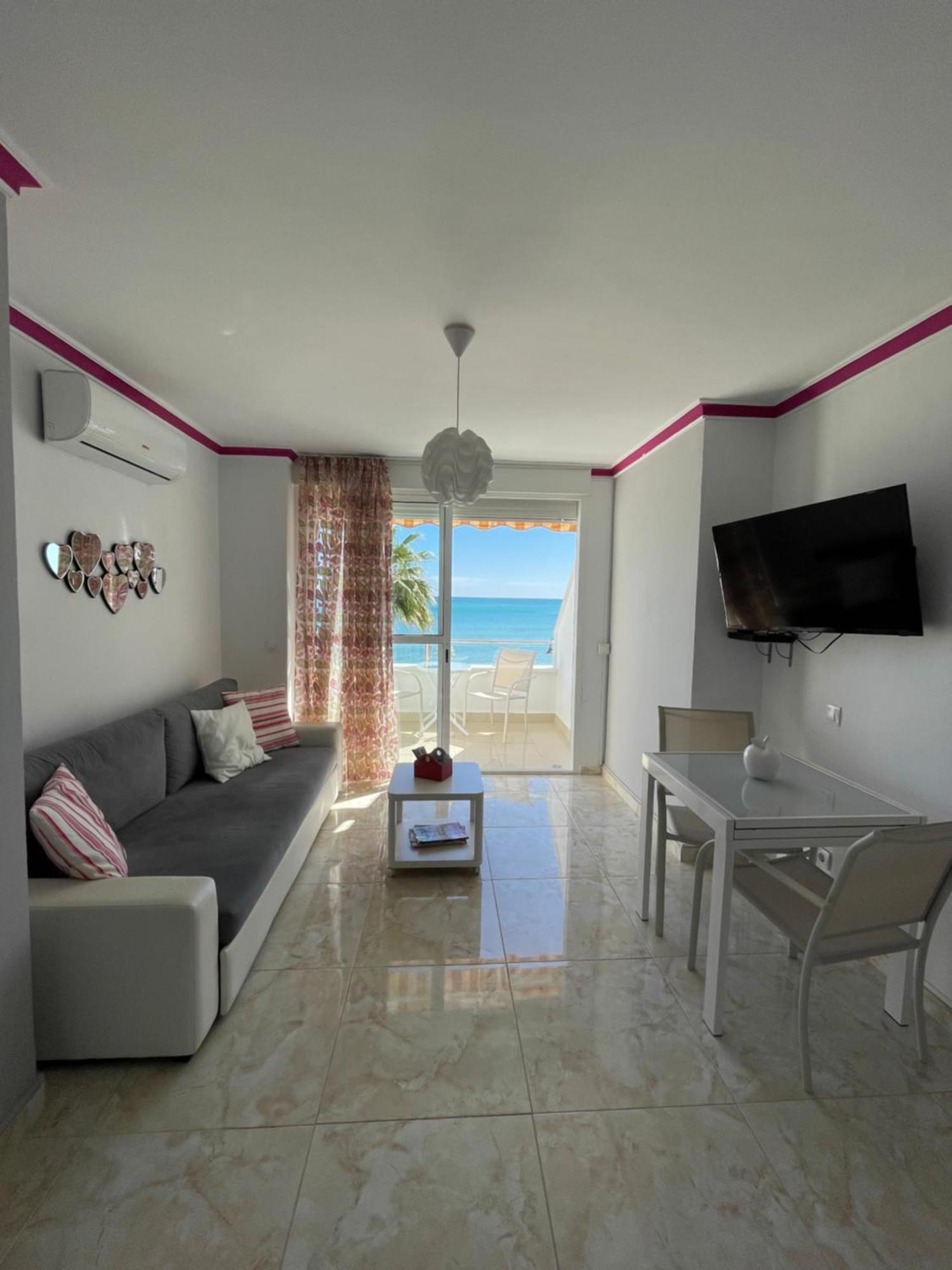 Roca Chica. Studio - First Line Beach Torremolinos Eksteriør billede