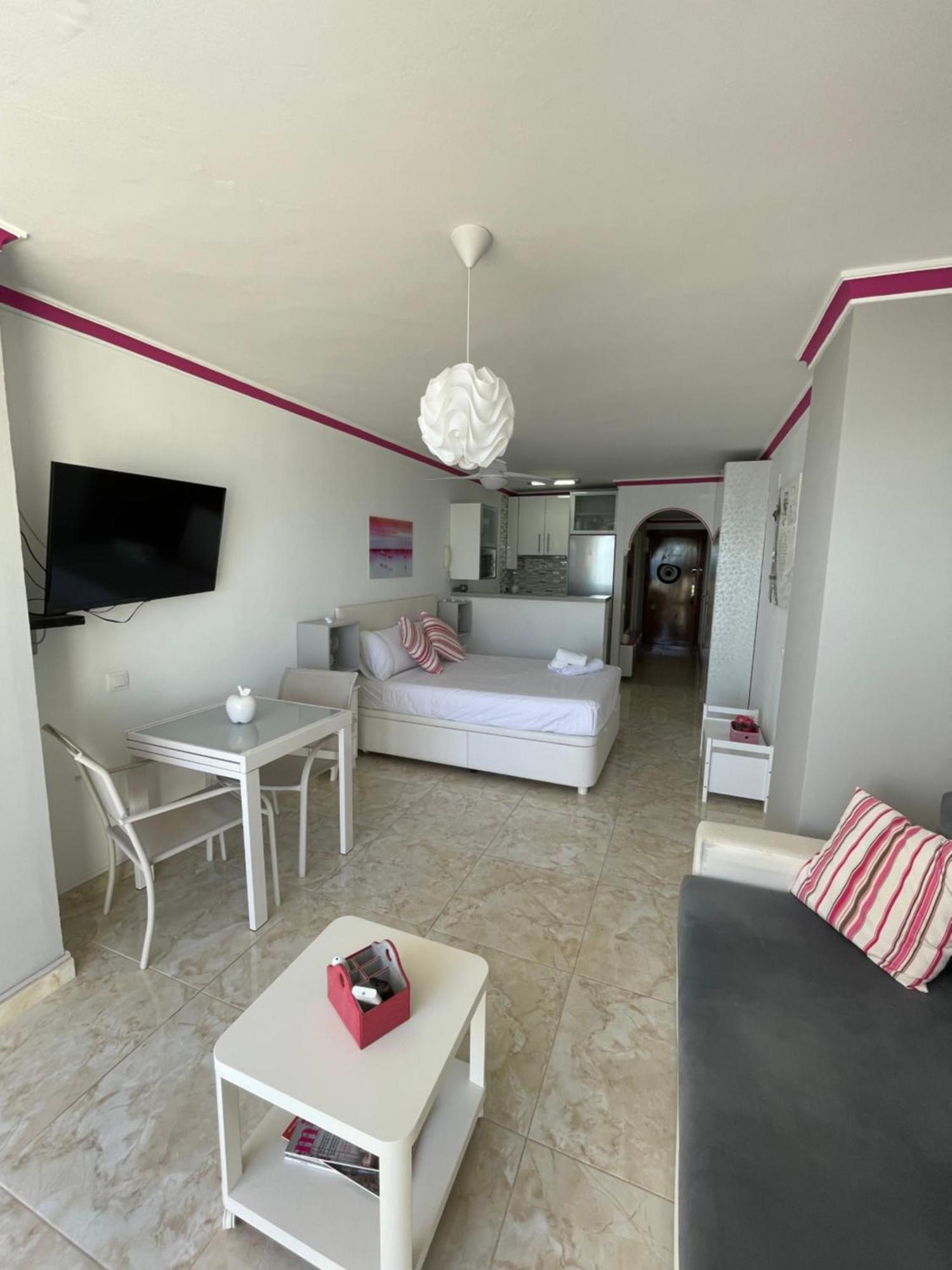 Roca Chica. Studio - First Line Beach Torremolinos Eksteriør billede