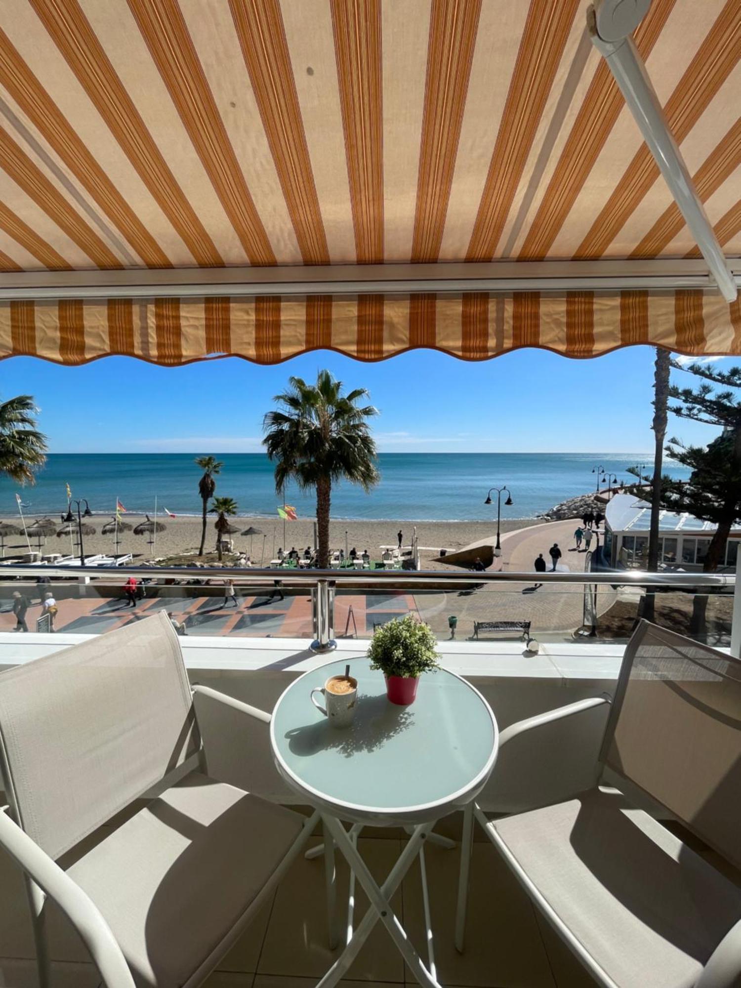 Roca Chica. Studio - First Line Beach Torremolinos Eksteriør billede