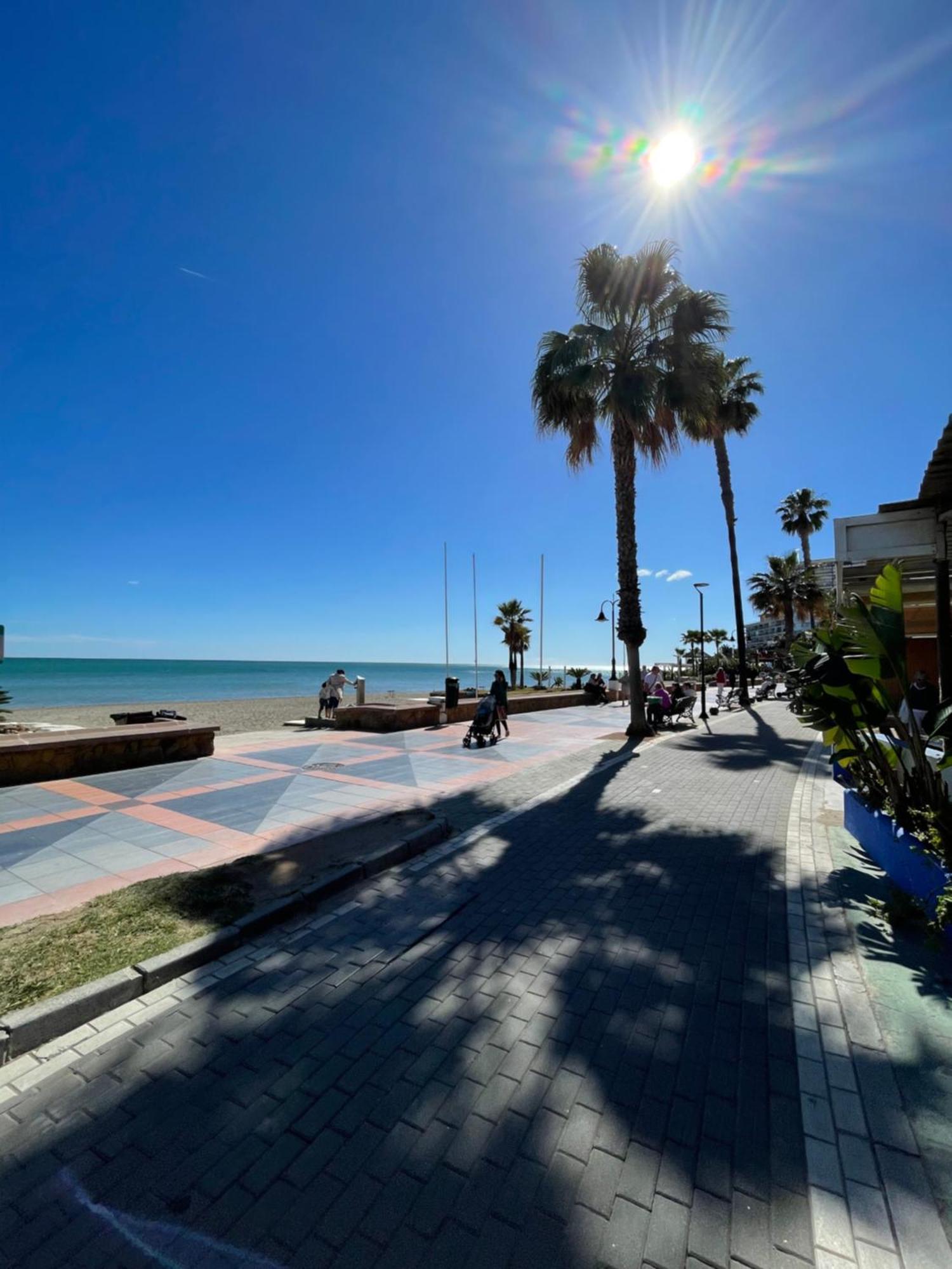 Roca Chica. Studio - First Line Beach Torremolinos Eksteriør billede