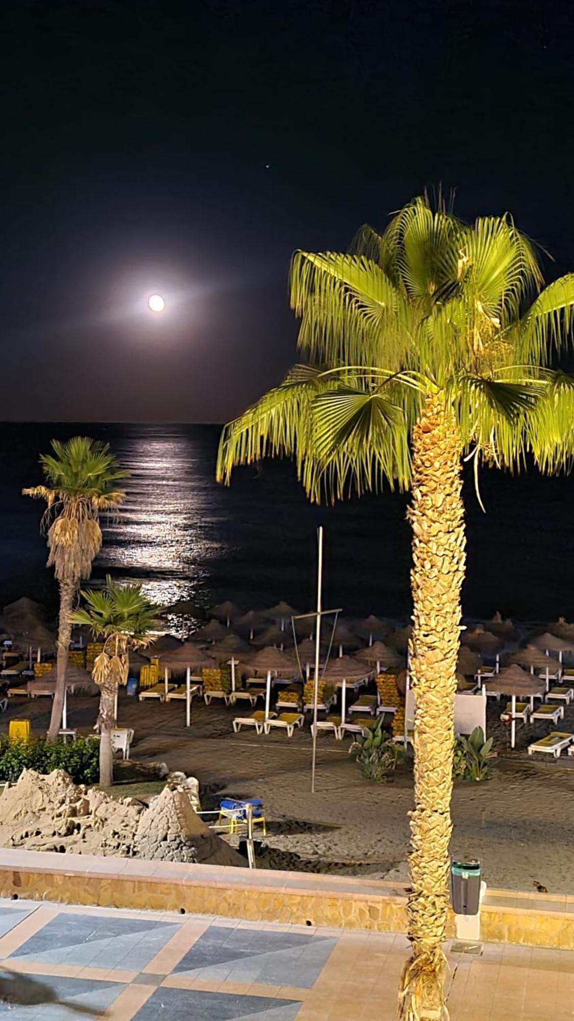 Roca Chica. Studio - First Line Beach Torremolinos Eksteriør billede